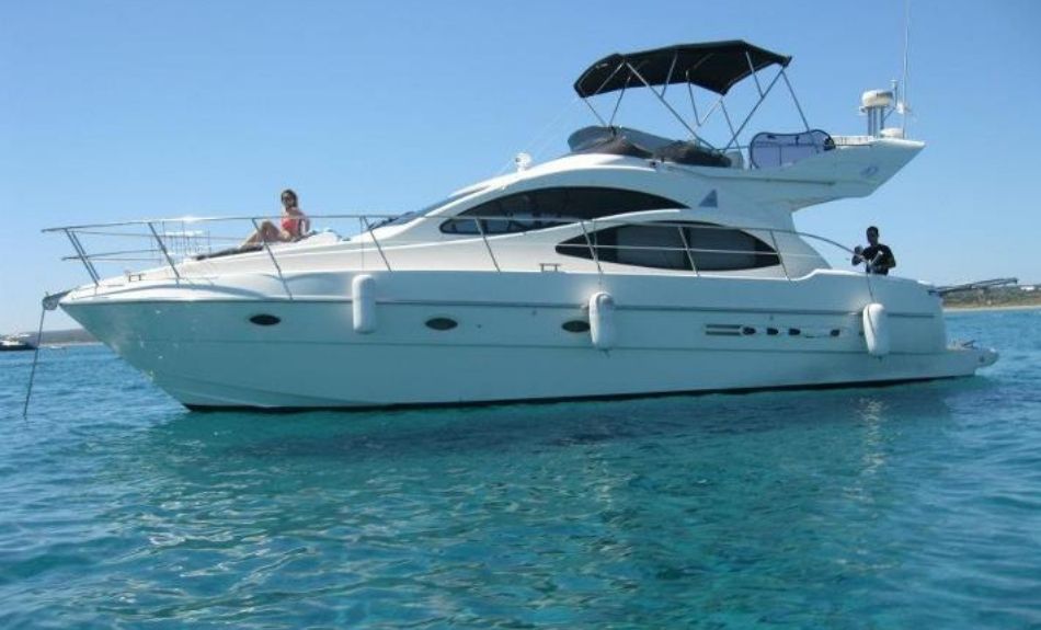 Azimut 42FT Luxury Yacht Rental Dubai