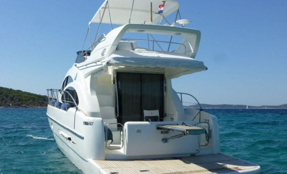 Azimut 42FT Luxury Yacht Dubai