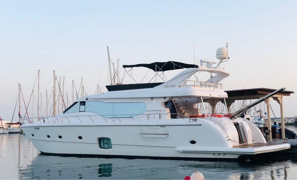 Duretti 80FT Yacht Rental in Dubai