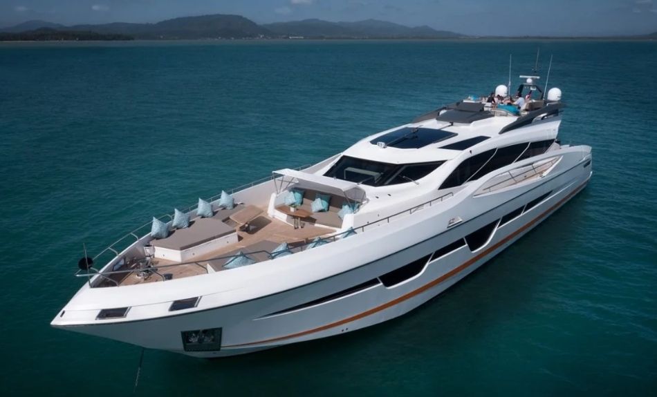 Dolce Vita 105ft Luxury Yacht Rental Dubai