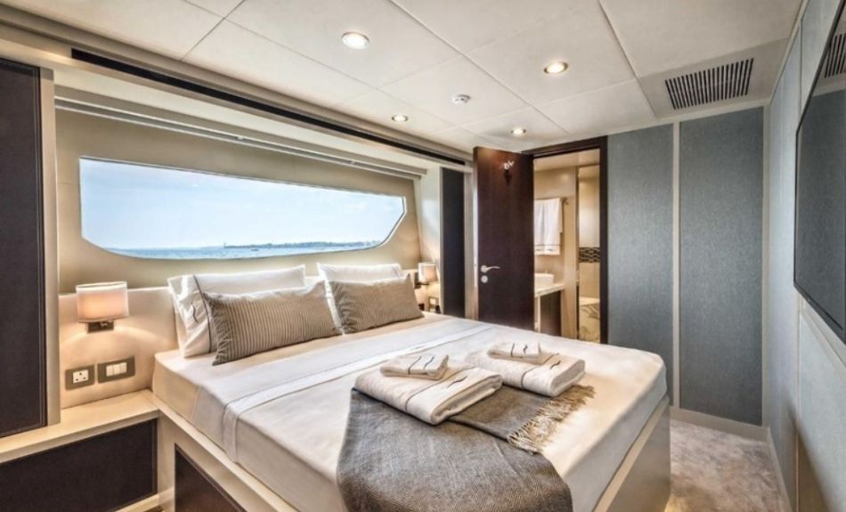 Dolce Vita 105ft Luxury Yacht Bedroom