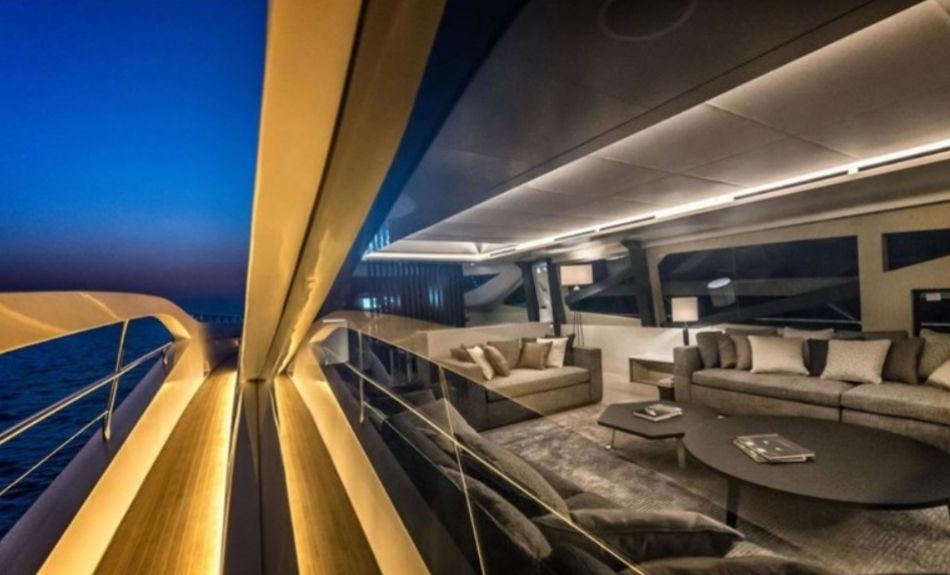 Dolce Vita 105ft Luxury Yacht Rental Dubai