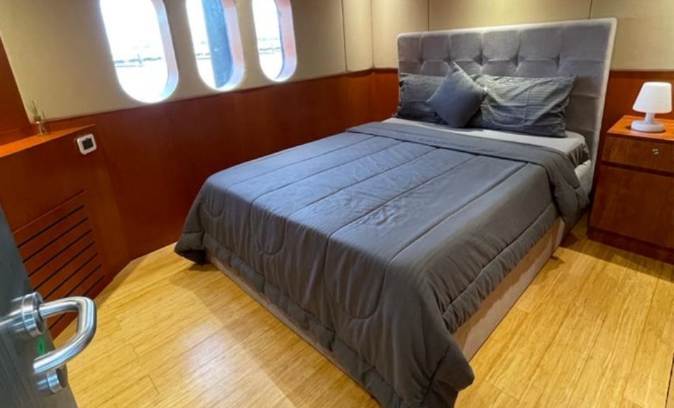 Ocean 141ft Luxury Yacht Rental Dubai Bedroom