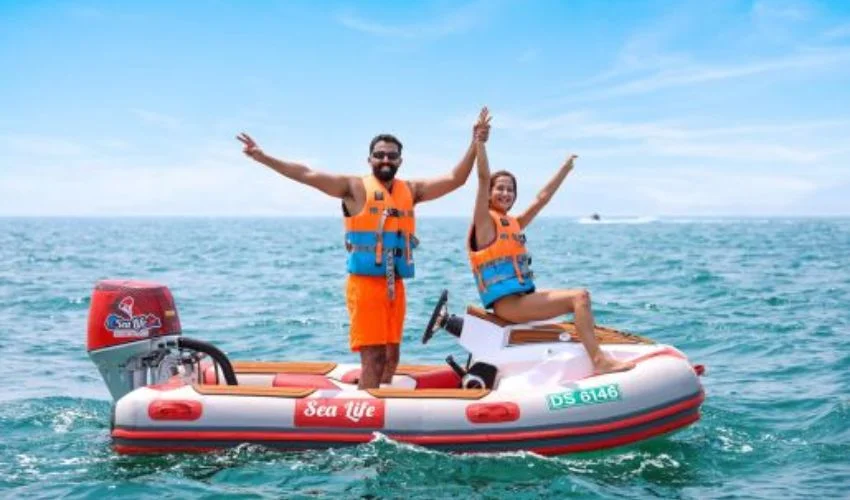 Self-Drive Boating with Sea Life Dubai