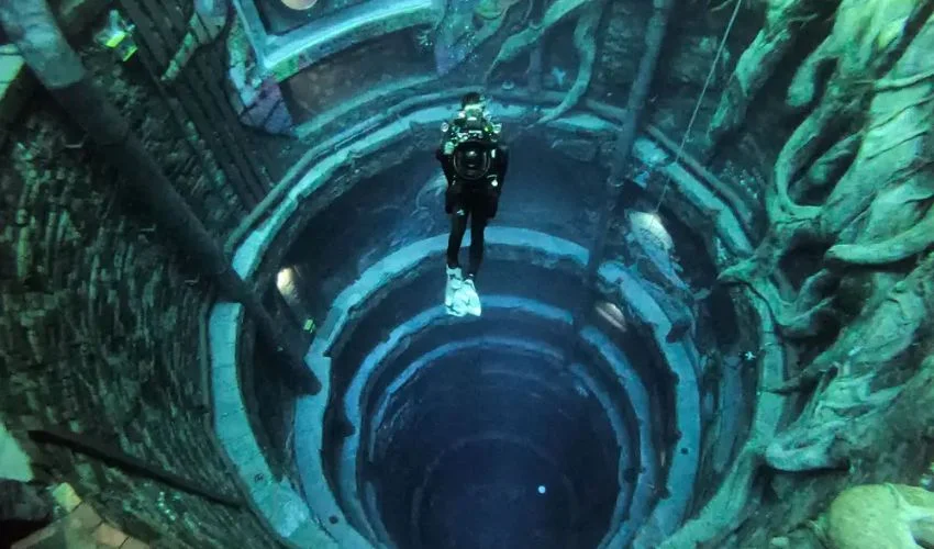 Deep Dive Dubai