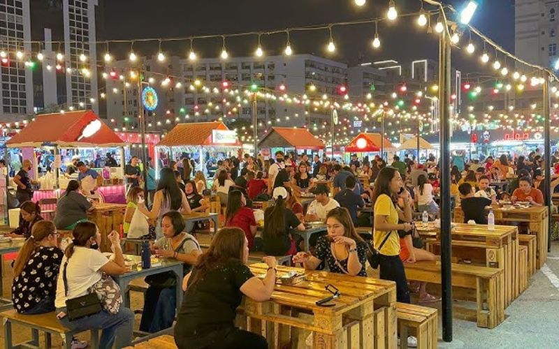 Shopping, Snow & Street Food 